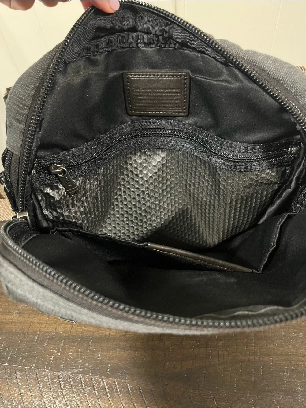 Tumi Alpha Bravo Annapolis Shoulder Bag Business Casual Leather Luxury Premium